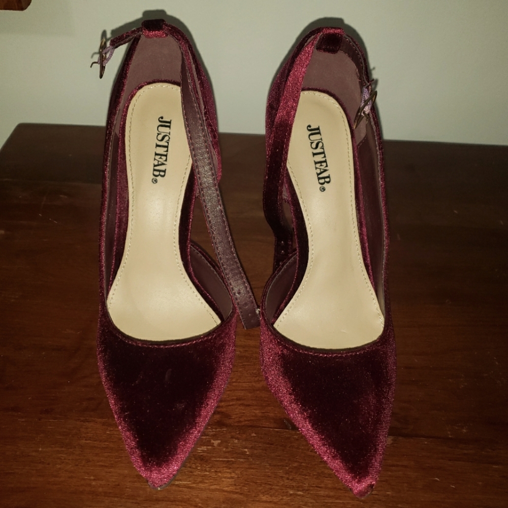 Wanda pumps in Burgundy